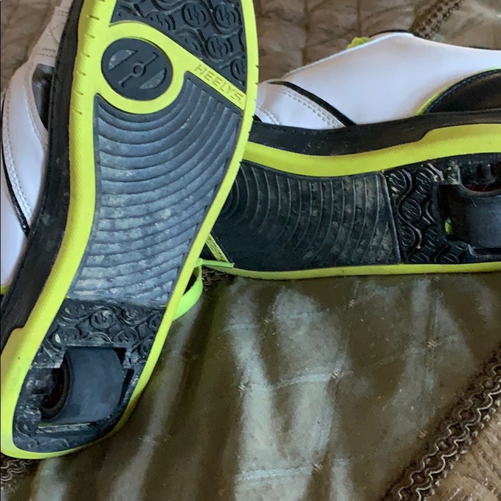 Heely’s Sneakers GREAT WHILE WERE ALL STUCK HOME - Picture 4 of 5